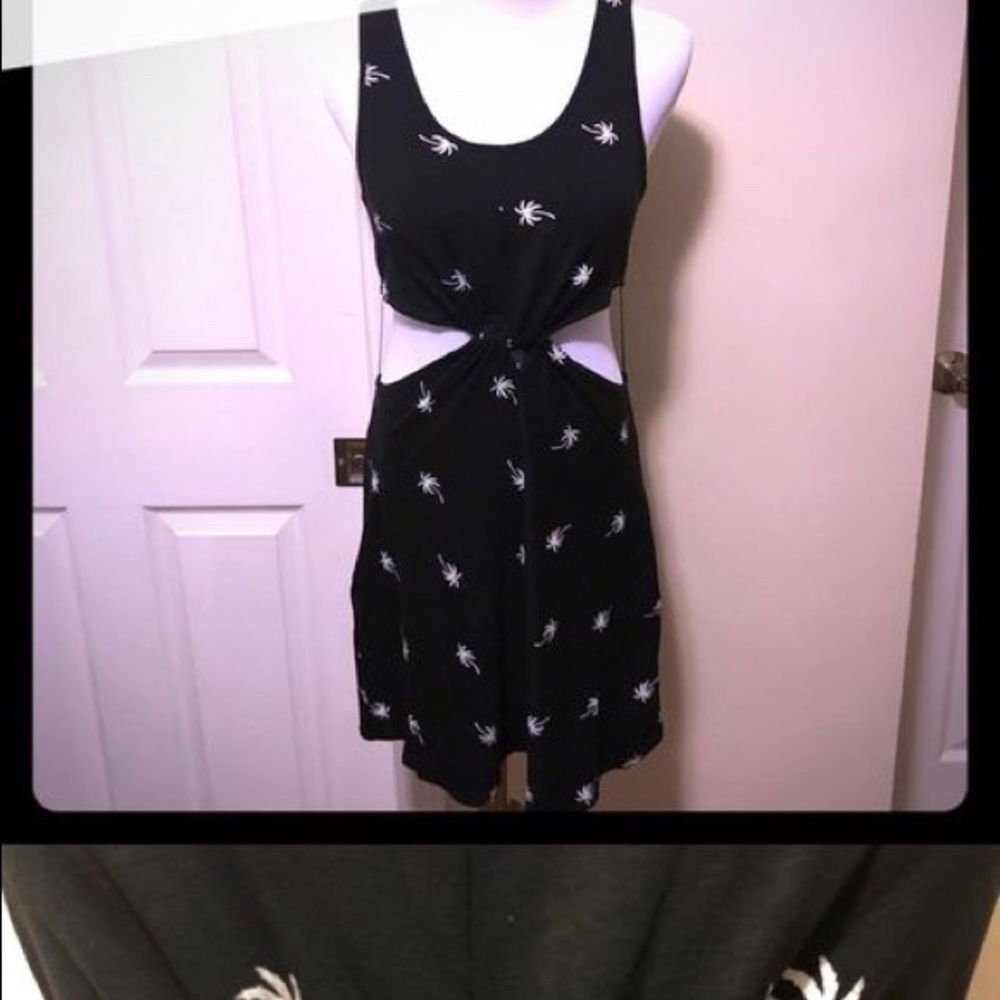 WYLD HART CUT OUT DRESS 🌴 - Picture 2 of 3